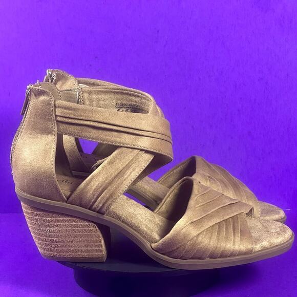 Bella Vita Natural Quinnell Ankle Strap Sandal Extra Wide 8.5 -NEW - Picture 1 of 8